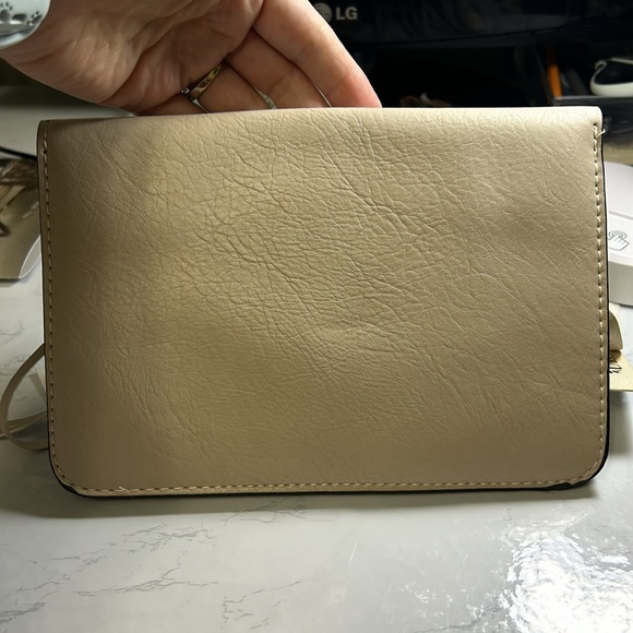 Cherie Bliss - Picture 4 of 6